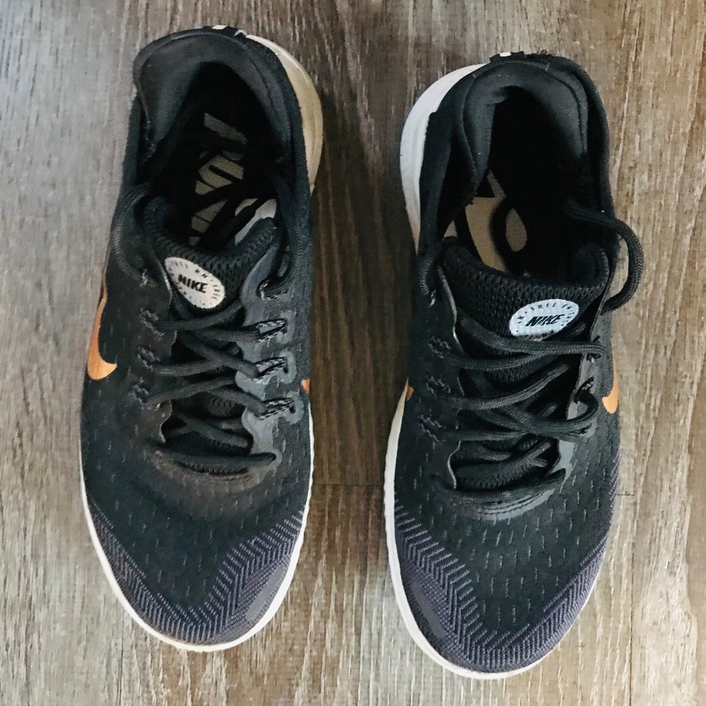 NIKE SIZE 6 (Gently worn) “UNISEX”